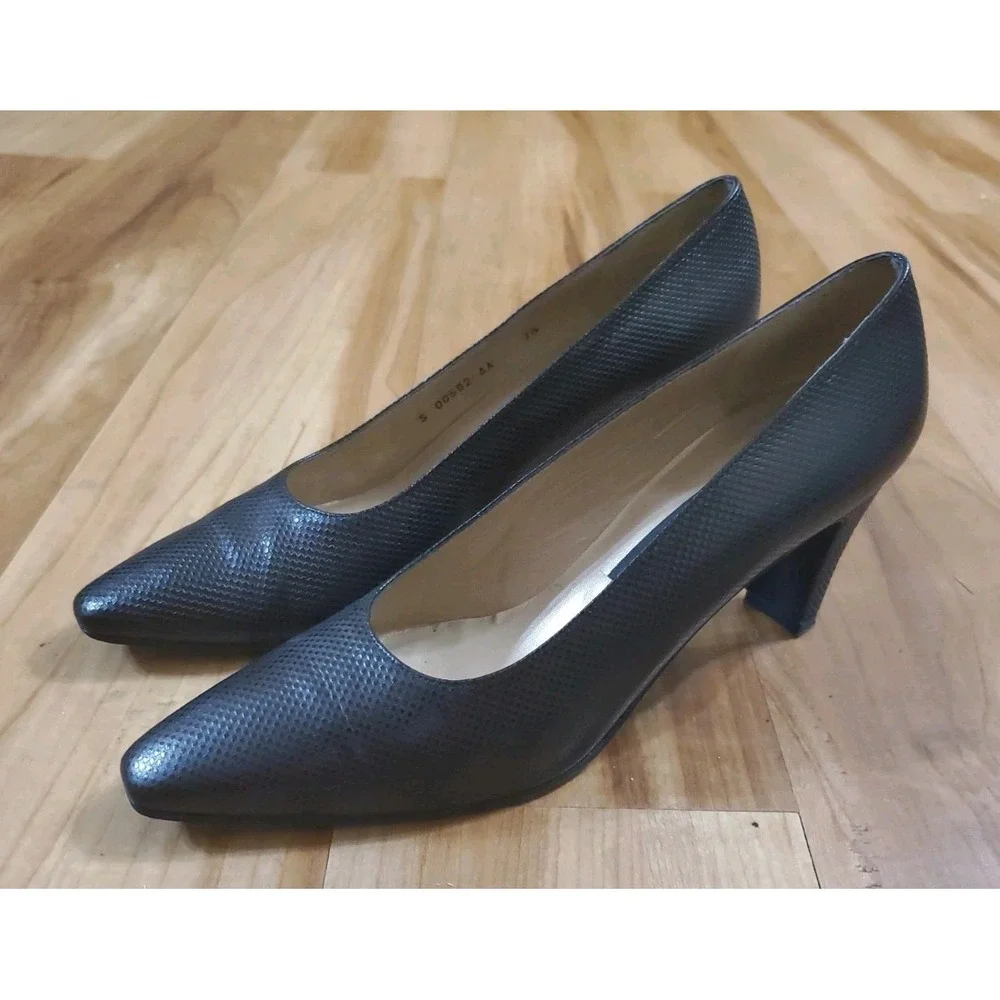 Vintage Stuart Weitzman Pumps Black Textured Checker Leather Corporate Size 7.5